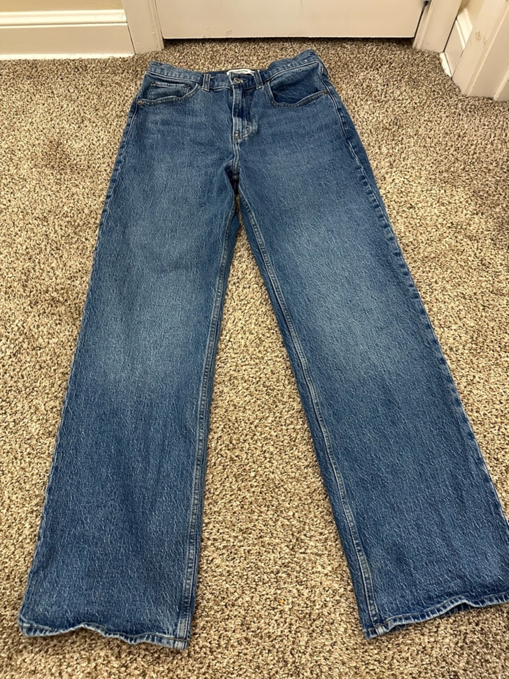 Abercrombie The 90’s High Rise Relaxed Jean in Medium Wash
